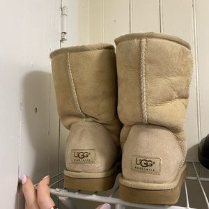 Tan Ugg’s